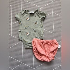 Baby girl outfit|Dino Print short sleeve Olive Bodysuit & coral gauzy Bloomers•